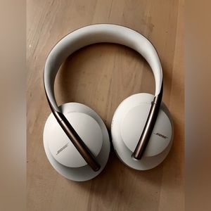 Bose Noise Cancelling Headphones 700